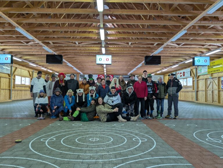 Asphaltstockschießen mit Faschingsgaudi