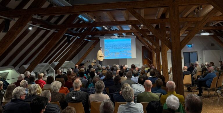 Richard Loibl stellt in Zwiesel Kulturgeschichte des Bayerischen Waldes auf Ansichtskarten vor