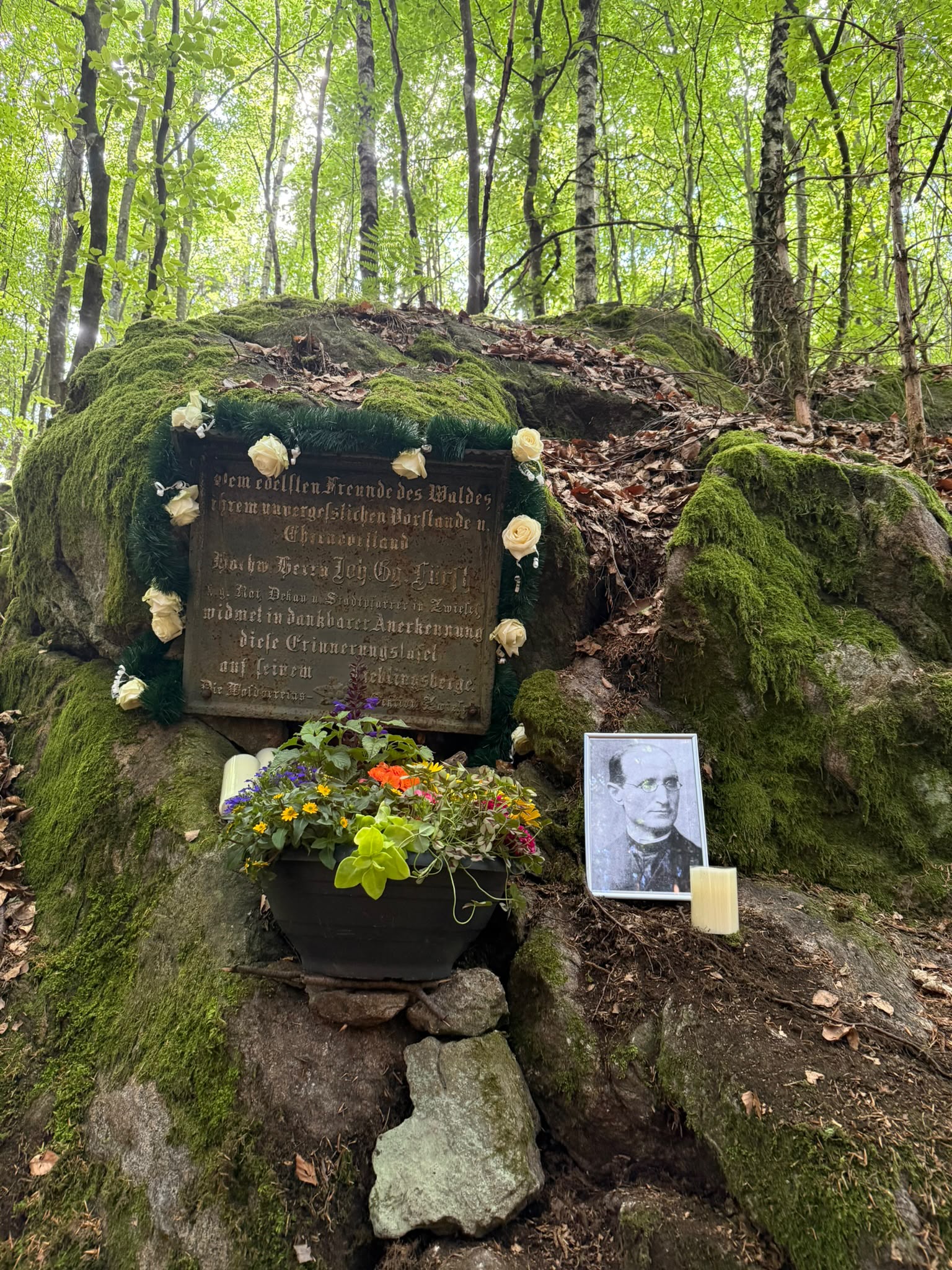Du betrachtest gerade Maiandacht am Pfarrer Fürst-Denkmal